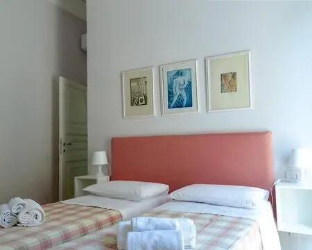 Apartament La Piazzetta 4 *